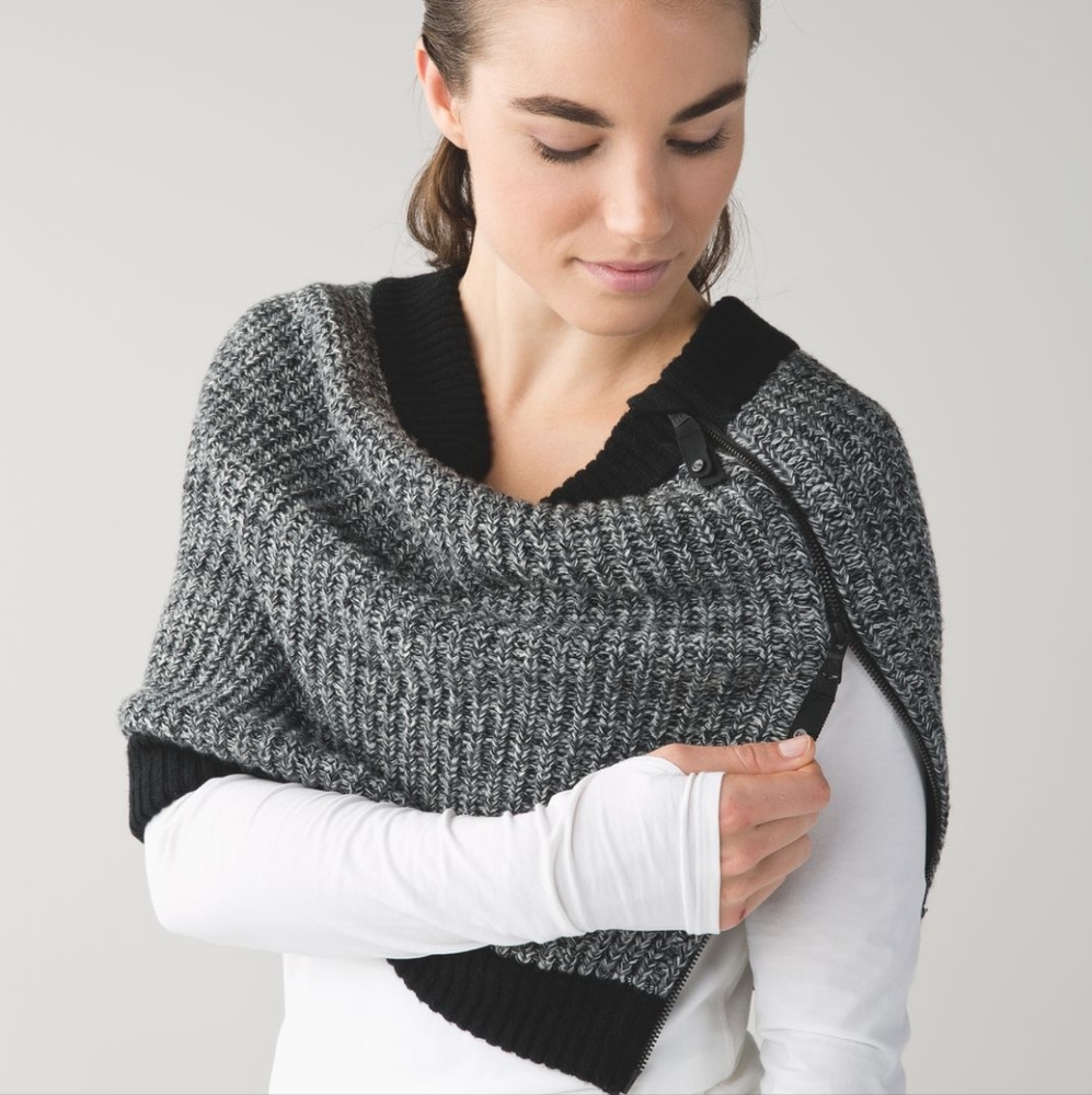 Lululemon Falling Freely 100% merino wool heathered black/white neck warmer